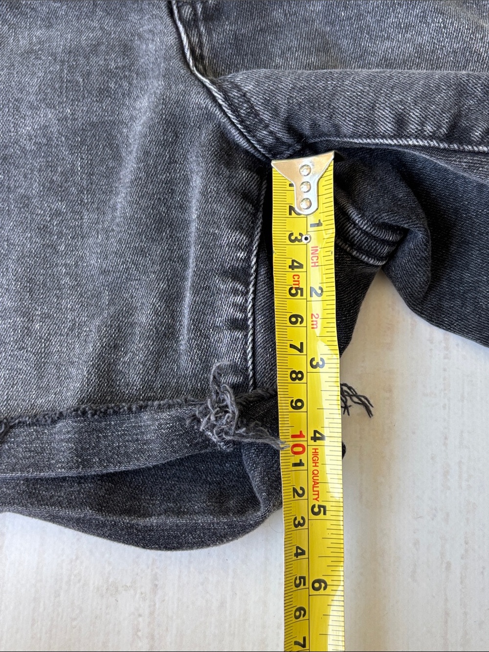 Women’s Black Gap Mid Rise Denim Jean Shorts Size 31 With 5” Inseam Exc Cond - Picture 16 of 17